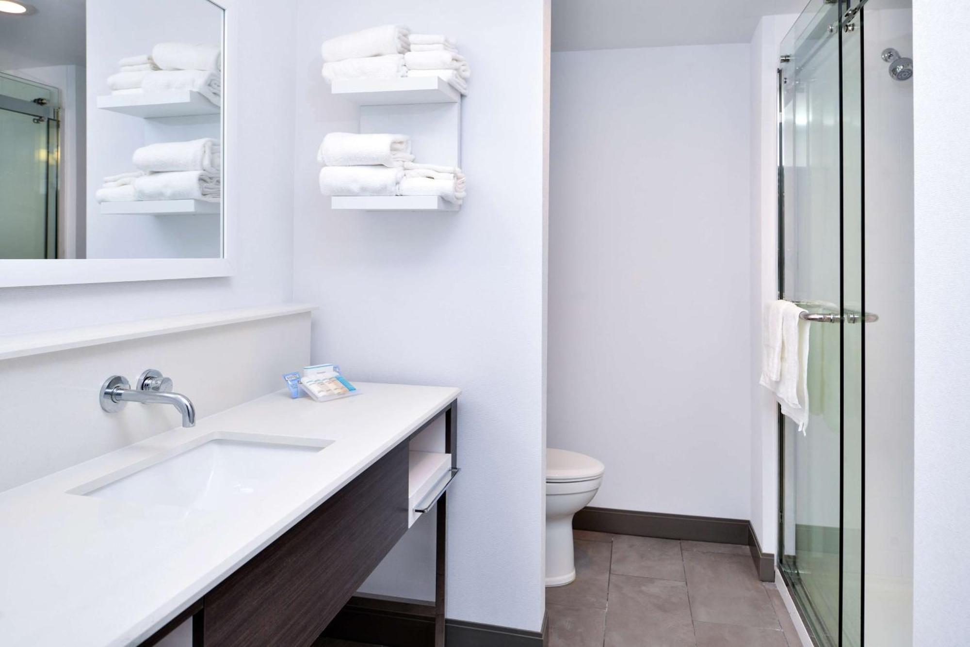 Hampton Inn Cedar Falls Downtown, Ia Экстерьер фото