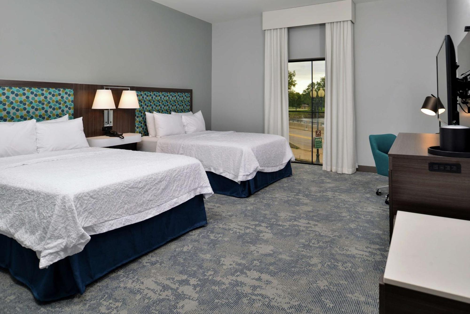 Hampton Inn Cedar Falls Downtown, Ia Экстерьер фото